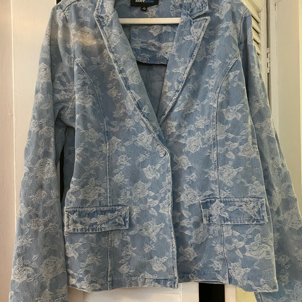 Alice Blue Light Denim Floral Blazer NwT